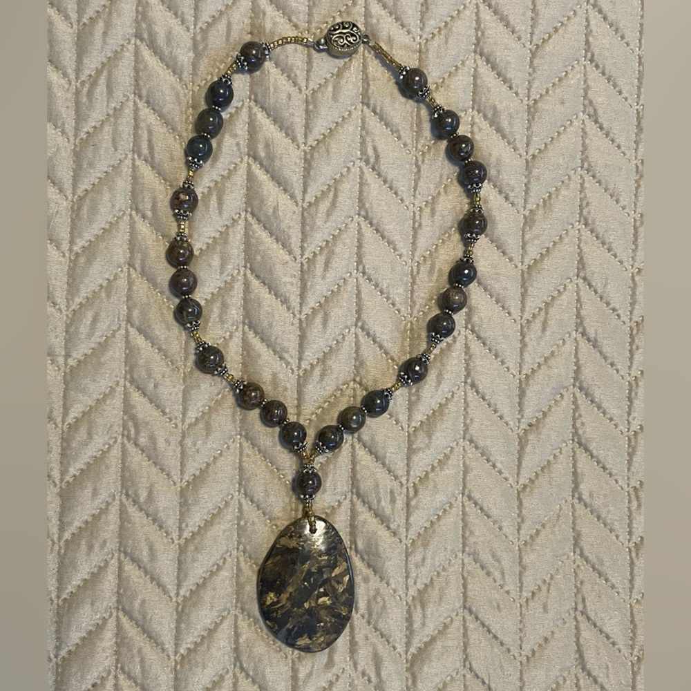 Gorgeous tigers eye stone (brown with gold flecks) necklace and bracelet set.